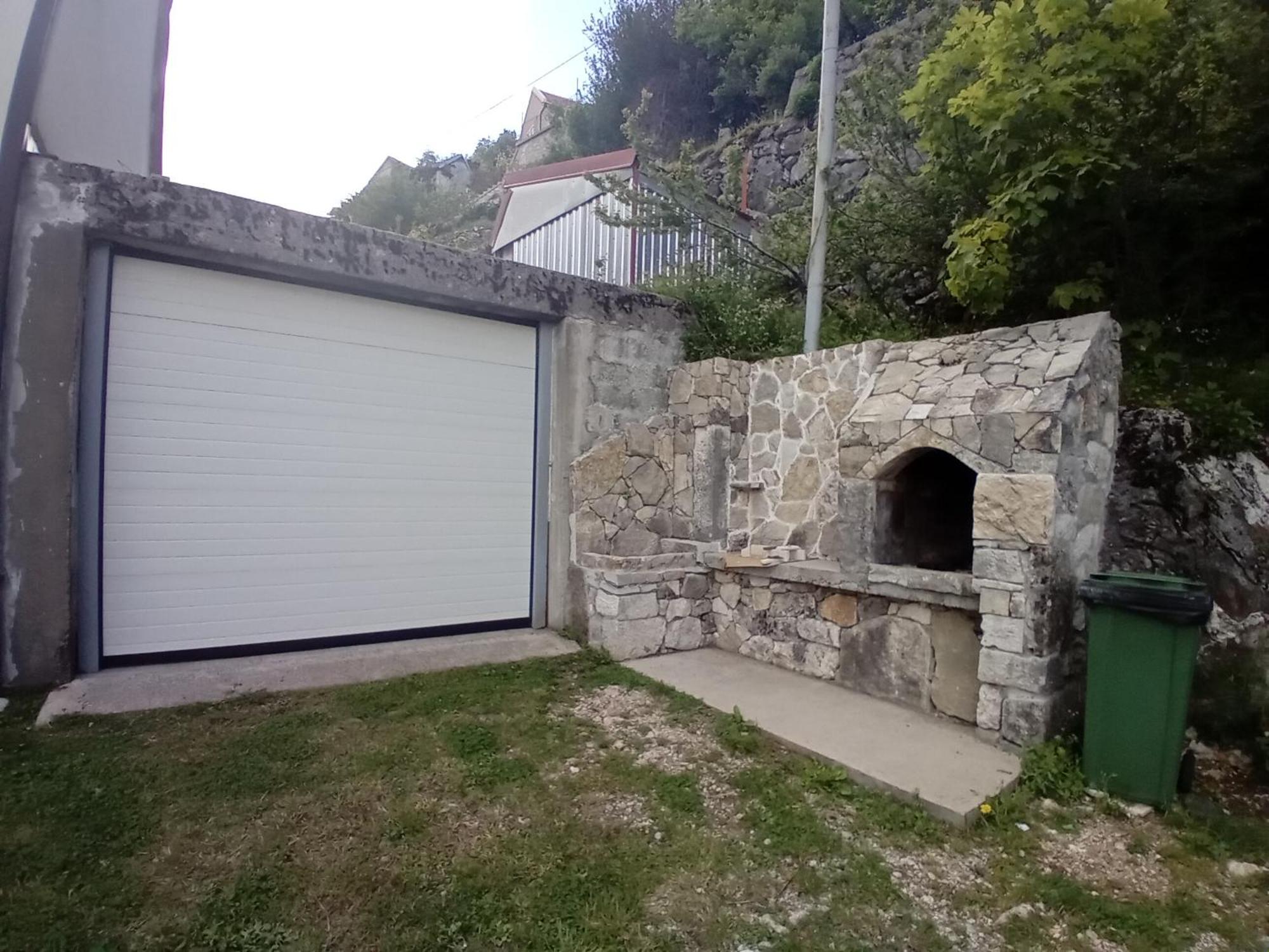 Konak Ugnji-Village Цетине Экстерьер фото