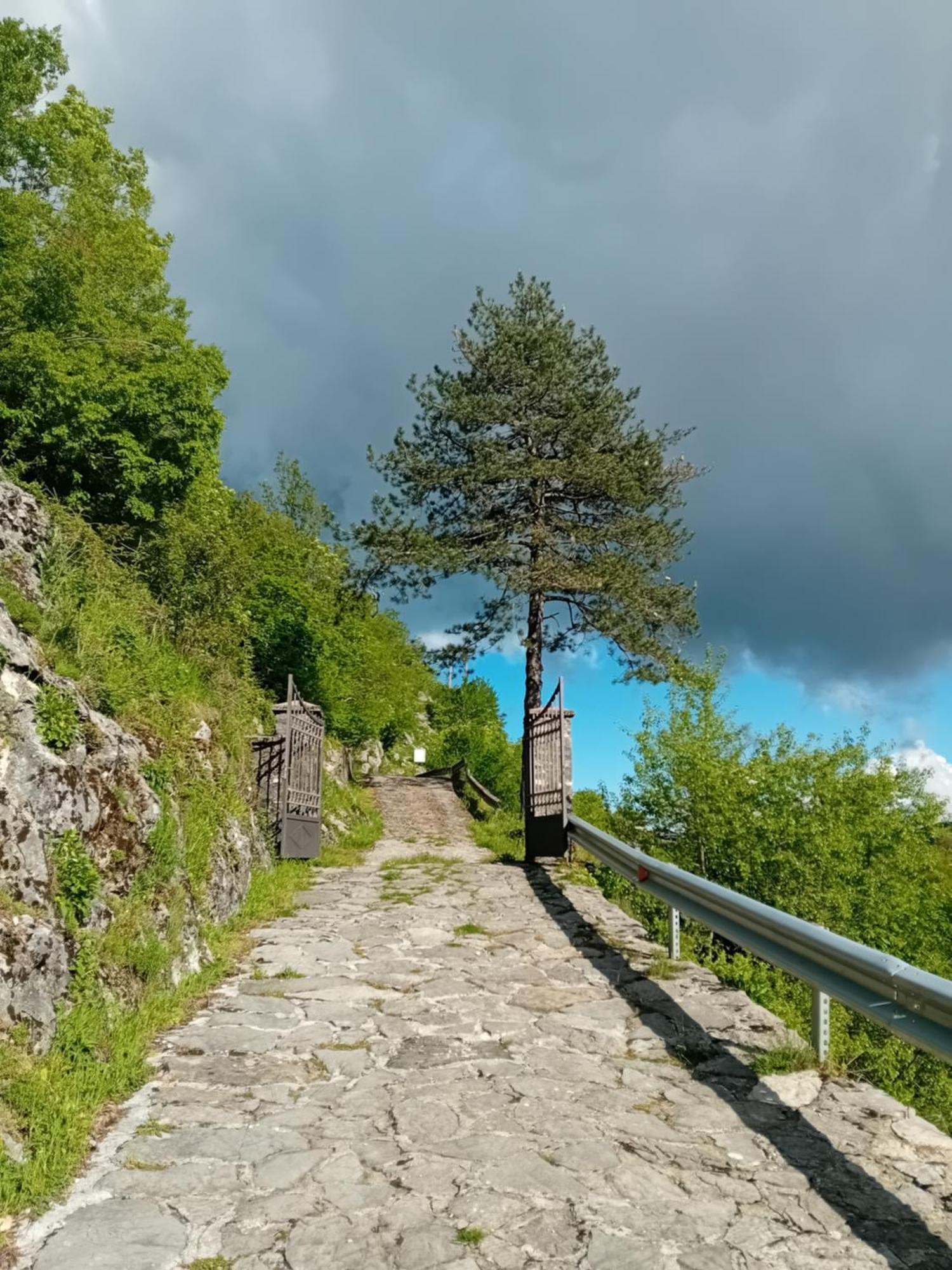 Konak Ugnji-Village Цетине Экстерьер фото